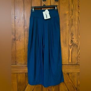 BNWT CHLOE ANGUS organic bamboo yoga pants